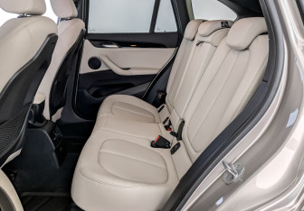 Подержанный автомобиль BMW X1 2022 года (12 фото)