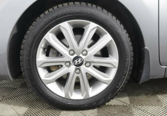 Подержанный автомобиль Hyundai Elantra Sedan 2015 года (5 фото)