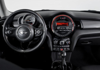 Подержанный автомобиль MINI Hatch 2014 года (12 фото)