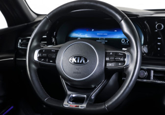 Подержанный автомобиль Kia K5 2021 года (14 фото)