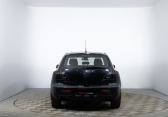 Подержанный автомобиль Mazda 3 Hatchback 2006 года (6 фото)