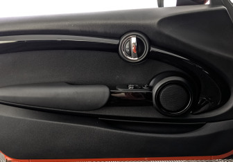 Подержанный автомобиль MINI Hatch 2019 года (19 фото)