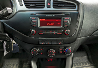 Подержанный автомобиль Kia Ceed Wagon 2013 года (23 фото)