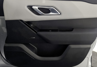 Подержанный автомобиль Land Rover Range Rover Velar 2023 года (24 фото)