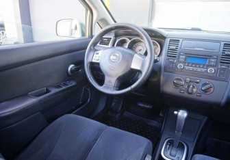 Подержанный автомобиль Nissan Tiida Hatchback 2007 года (13 фото)