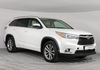 Подержанный автомобиль Toyota Highlander 2014 года (3 фото)