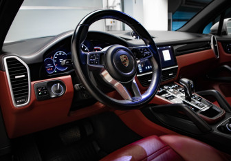 Подержанный автомобиль Porsche Cayenne 2021 года (7 фото)