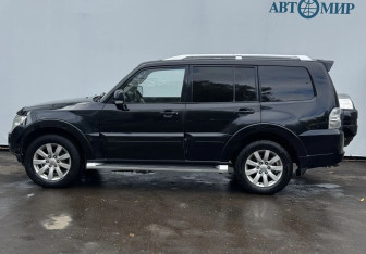 Подержанный автомобиль Mitsubishi Pajero 2011 года (8 фото)