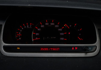 Подержанный автомобиль Honda Odyssey Compactvan 2004 года (12 фото)