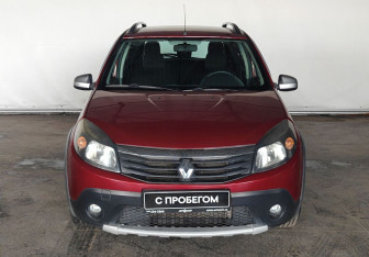 Подержанный автомобиль Renault Sandero 2011 года (2 фото)