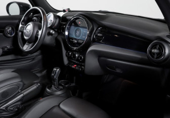 Подержанный автомобиль MINI Hatch 2021 года (9 фото)