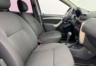 Подержанный автомобиль Nissan Terrano 2014 года (10 фото)