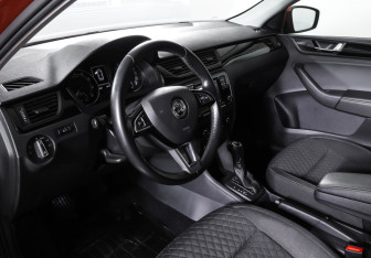 Подержанный автомобиль Skoda Rapid Liftback 2017 года (15 фото)