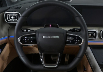 Подержанный автомобиль Jaecoo J8 2024 года (10 фото)