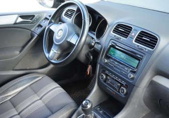 Подержанный автомобиль Volkswagen Golf Hatchback 2012 года (9 фото)