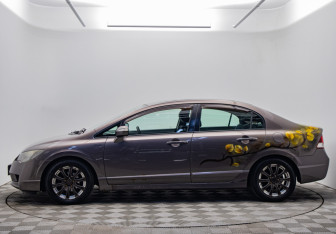 Подержанный автомобиль Honda Civic Sedan 2009 года (8 фото)