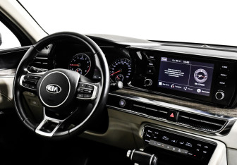 Подержанный автомобиль Kia K5 2021 года (9 фото)