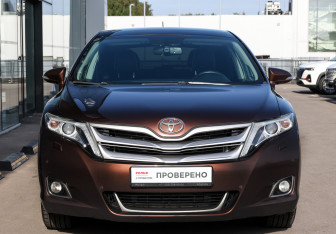 Подержанный автомобиль Toyota Venza 2013 года (2 фото)