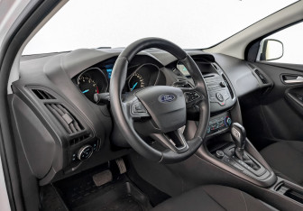 Подержанный автомобиль Ford Focus Hatchback 2018 года (16 фото)