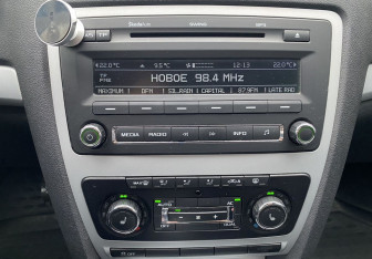 Подержанный автомобиль Skoda Octavia Liftback 2011 года (14 фото)