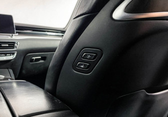 Подержанный автомобиль Kia K900 2019 года (27 фото)