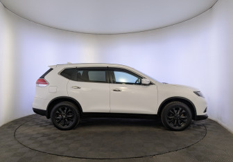 Подержанный автомобиль Nissan X-Trail 2017 года (4 фото)