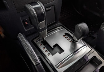 Подержанный автомобиль Mitsubishi Pajero 2015 года (21 фото)