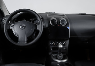 Подержанный автомобиль Nissan Qashqai 2013 года (12 фото)