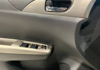 Подержанный автомобиль Subaru Impreza Hatchback 2007 года (13 фото)