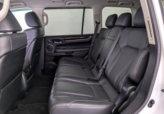 Подержанный автомобиль Lexus LX 2021 года (12 фото)