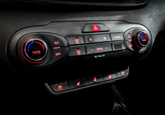 Подержанный автомобиль Kia Sorento 2017 года (28 фото)