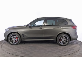 Подержанный автомобиль BMW X5 2021 года (8 фото)