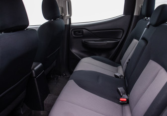 Подержанный автомобиль Mitsubishi L200 2021 года (10 фото)