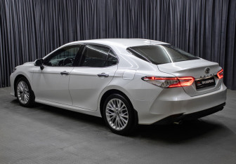 Подержанный автомобиль Toyota Camry Sedan 2018 года (7 фото)