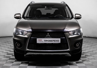 Подержанный автомобиль Mitsubishi Outlander 2010 года (2 фото)