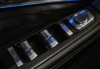 Подержанный автомобиль GAC GS8 2023 года (20 фото)