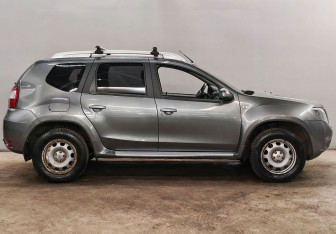 Подержанный автомобиль Nissan Terrano 2016 года (4 фото)