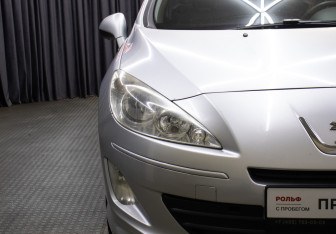Подержанный автомобиль Peugeot 408 2012 года (19 фото)