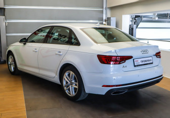 Подержанный автомобиль Audi A4 Sedan 2019 года (6 фото)