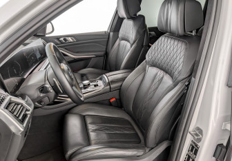 Подержанный автомобиль BMW X7 2022 года (20 фото)