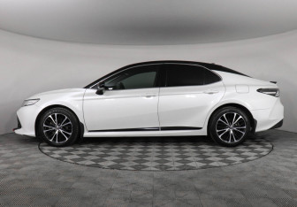Подержанный автомобиль Toyota Camry Sedan 2020 года (8 фото)