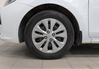 Подержанный автомобиль Kia Rio Sedan 2020 года (11 фото)