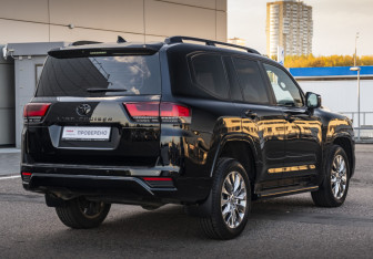 Подержанный автомобиль Toyota Land Cruiser Suv 2023 года (5 фото)
