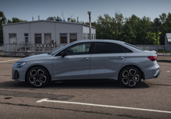 Подержанный автомобиль Audi A3 Sedan 2025 года (10 фото)