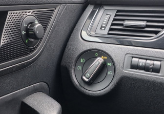 Подержанный автомобиль Skoda Rapid Liftback 2017 года (15 фото)