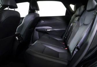 Подержанный автомобиль Lexus RX 2025 года (11 фото)