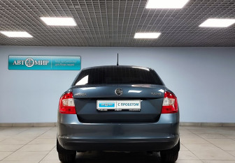Подержанный автомобиль Skoda Rapid Liftback 2015 года (6 фото)