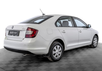 Подержанный автомобиль Skoda Rapid Liftback 2019 года (5 фото)