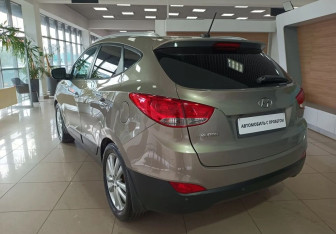 Подержанный автомобиль Hyundai ix35 2011 года (7 фото)