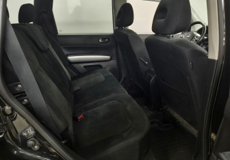 Подержанный автомобиль Nissan X-Trail 2012 года (11 фото)